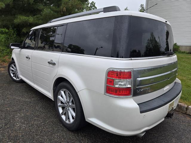 Photo of 2013 White Ford Flex