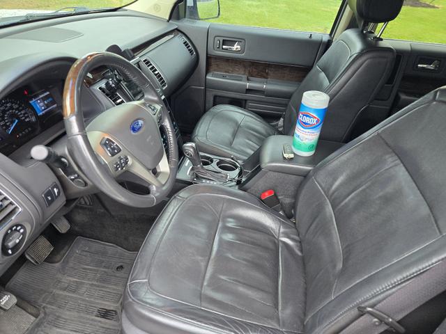 Photo of 2013 White Ford Flex