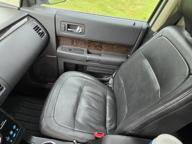 Photo of 2013 White Ford Flex