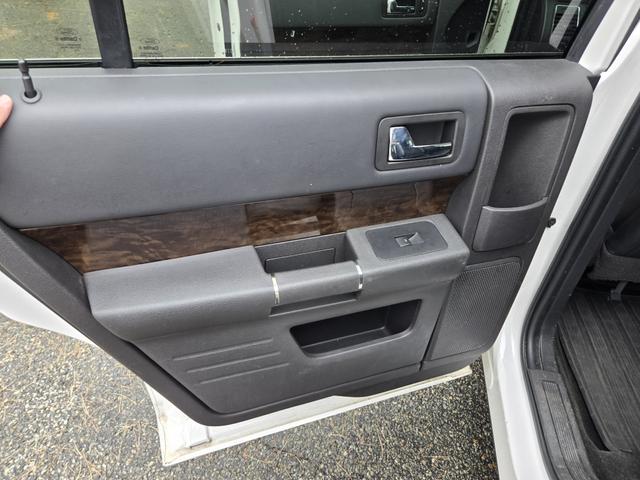 Photo of 2013 White Ford Flex
