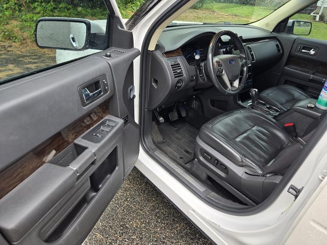 Photo of 2013 White Ford Flex