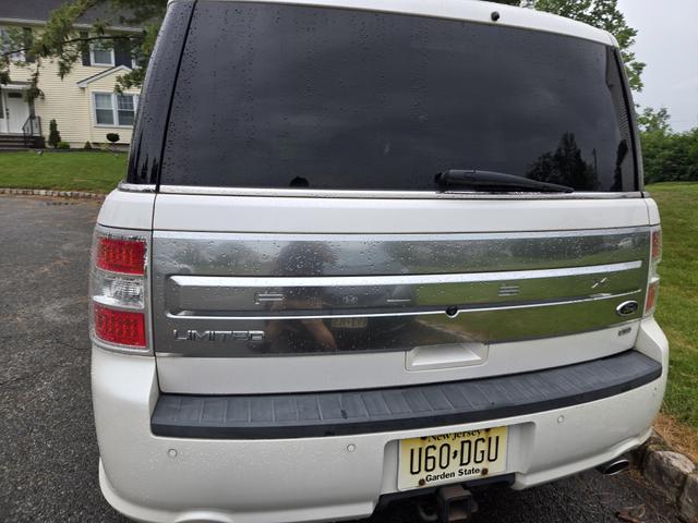 Photo of 2013 White Ford Flex