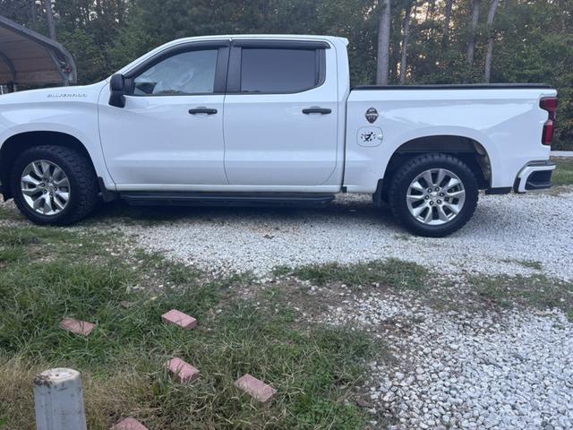Photo of 2021 White Chevrolet Silverado 1500