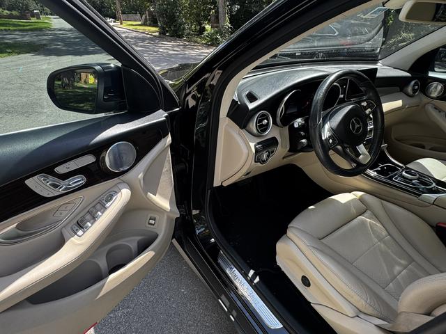 Photo of 2017 Black Mercedes-Benz GLC 300