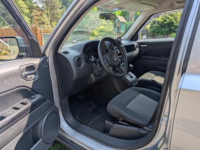 Photo of 2014 Silver Jeep Patriot