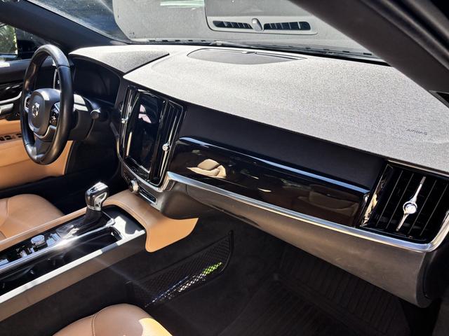 Photo of 2017 Black Volvo S90