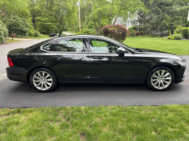 Photo of 2017 Black Volvo S90