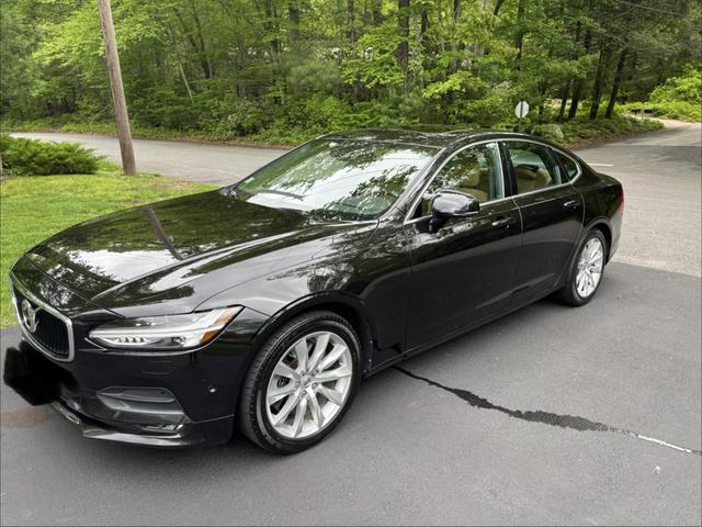 Photo of 2017 Black Volvo S90