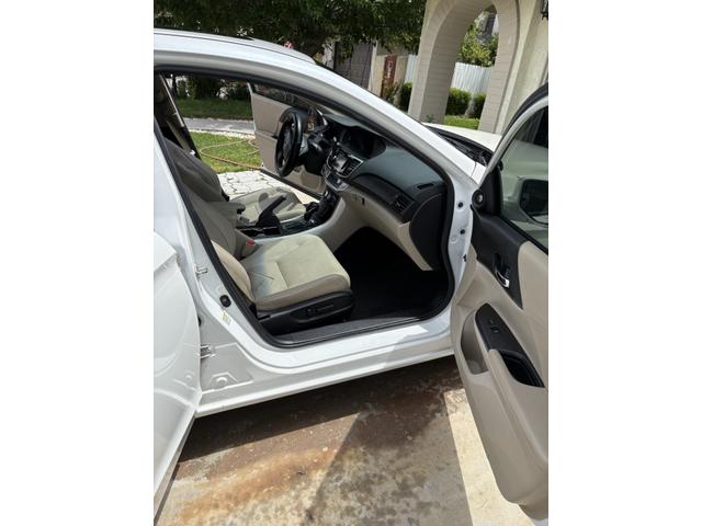 Photo of 2013 White Honda Accord