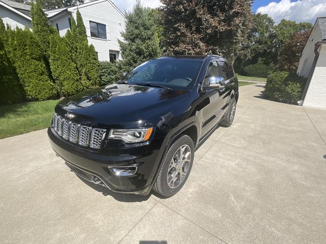 Photo of 2021 Black Jeep Grand Cherokee