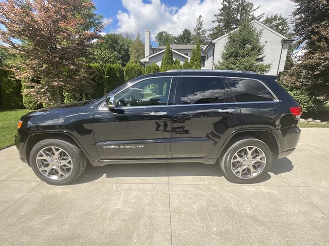 Photo of 2021 Black Jeep Grand Cherokee