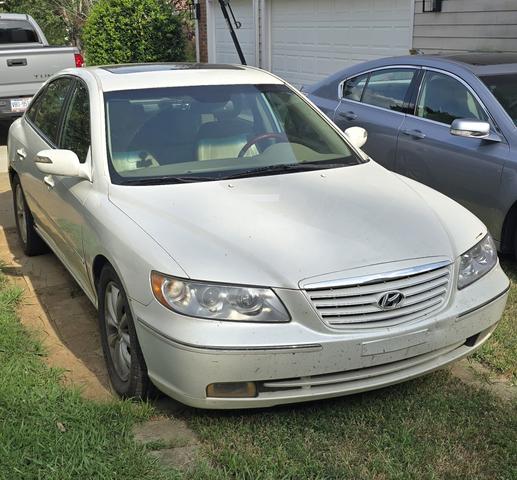 Photo of 2008 White Hyundai Azera