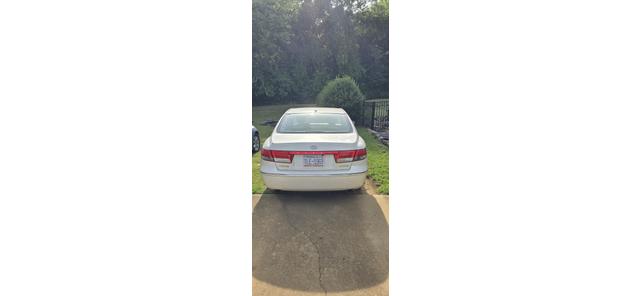Photo of 2008 White Hyundai Azera