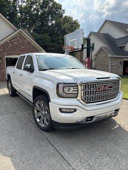 Photo of 2018 White GMC Sierra 1500