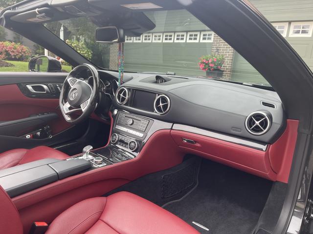 Photo of 2019 Black Mercedes-Benz SL 550