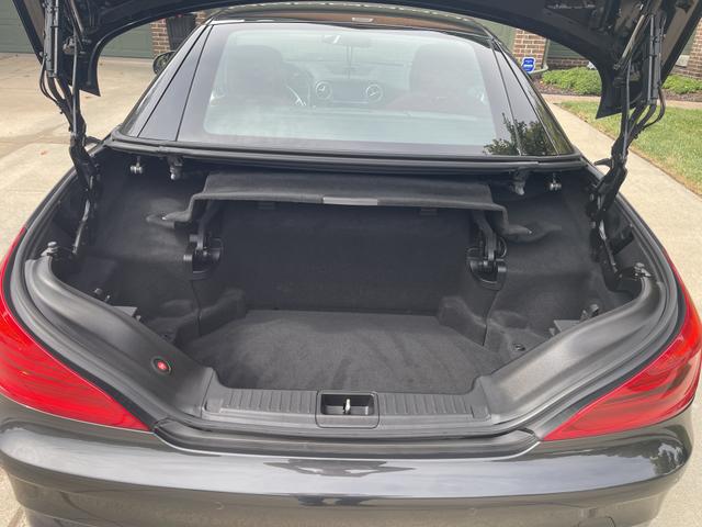 Photo of 2019 Black Mercedes-Benz SL 550