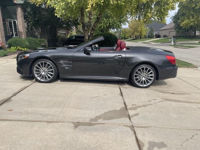 Photo of 2019 Black Mercedes-Benz SL 550
