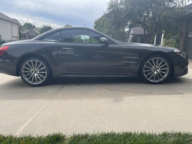Photo of 2019 Black Mercedes-Benz SL 550
