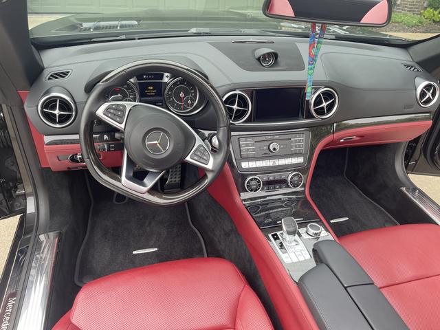 Photo of 2019 Black Mercedes-Benz SL 550