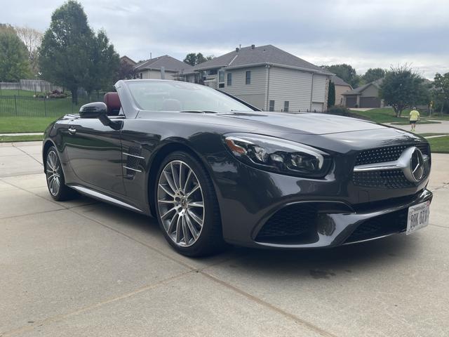 Photo of 2019 Black Mercedes-Benz SL 550