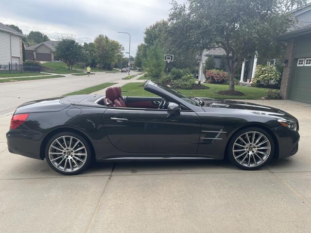 Photo of 2019 Black Mercedes-Benz SL 550