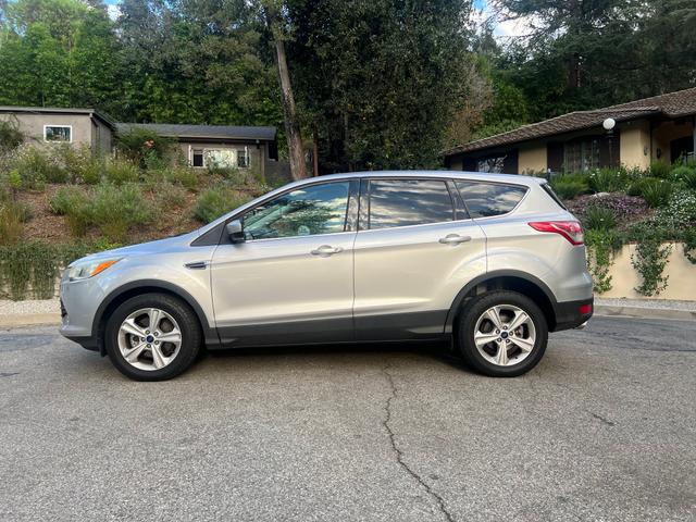 Photo of 2016 Silver Ford Escape
