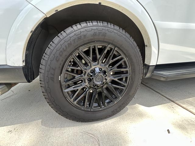 Photo of 2006 White Lincoln Navigator