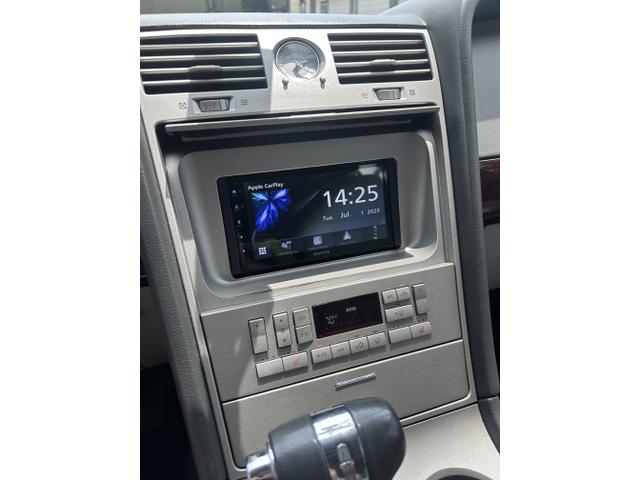 Photo of 2006 White Lincoln Navigator