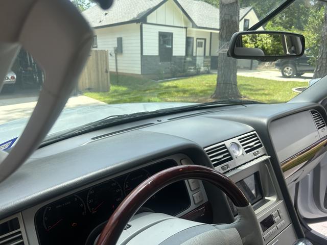 Photo of 2006 White Lincoln Navigator