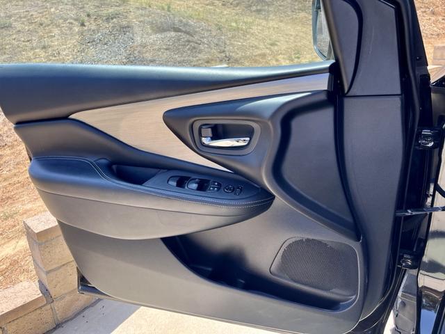 Photo of 2017 Black Nissan Murano