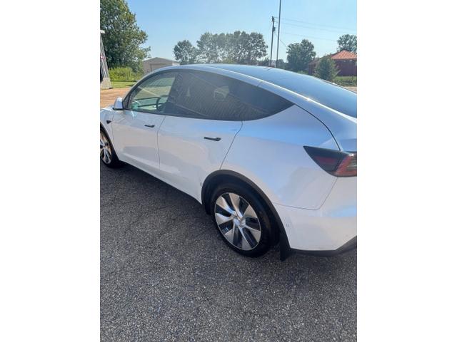 Photo of 2021 White Tesla Model Y