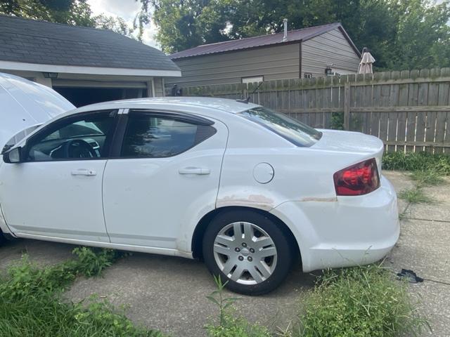 Photo of 2014 White Dodge Avenger