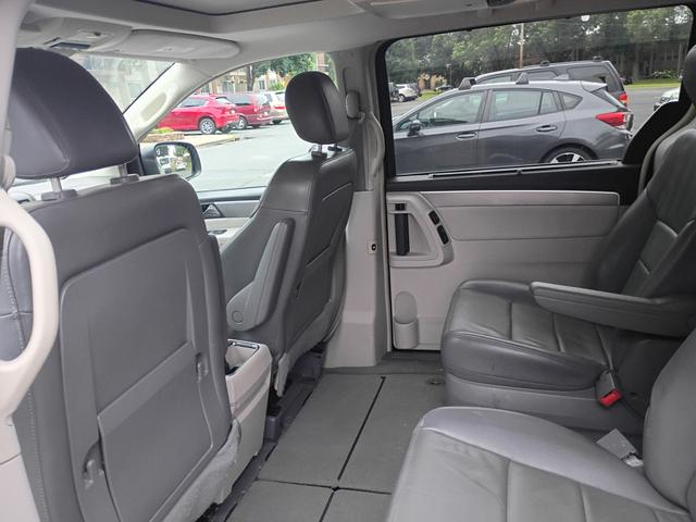 Photo of 2009 Black Volkswagen Routan