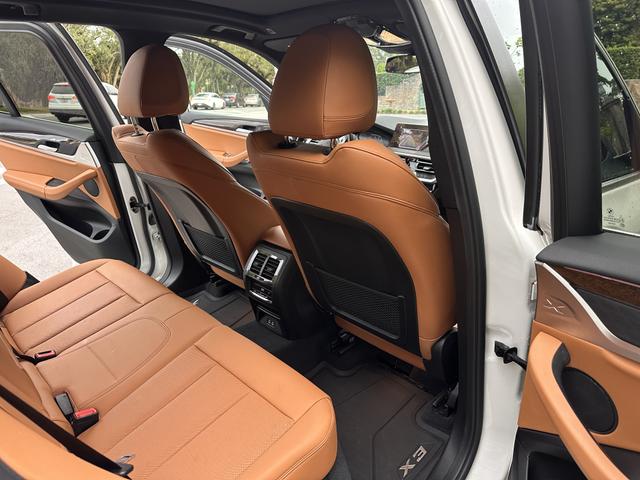 Photo of 2022 White BMW X3