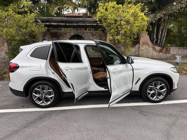 Photo of 2022 White BMW X3