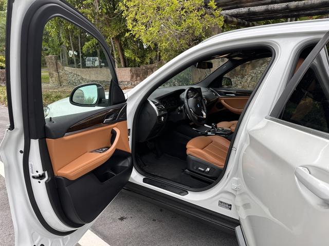 Photo of 2022 White BMW X3