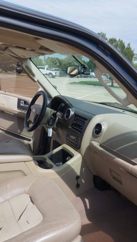 Photo of 2004 Blue Ford Expedition