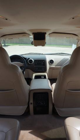 Photo of 2004 Blue Ford Expedition