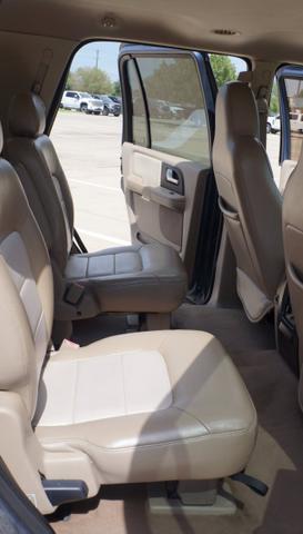 Photo of 2004 Blue Ford Expedition