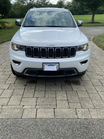 Photo of 2017 White Jeep Grand Cherokee
