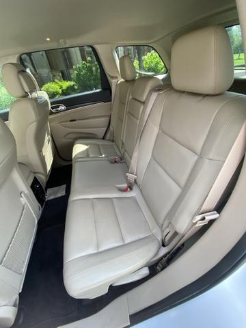 Photo of 2017 White Jeep Grand Cherokee