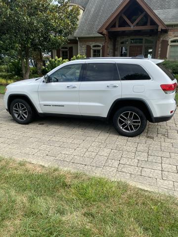 Photo of 2017 White Jeep Grand Cherokee