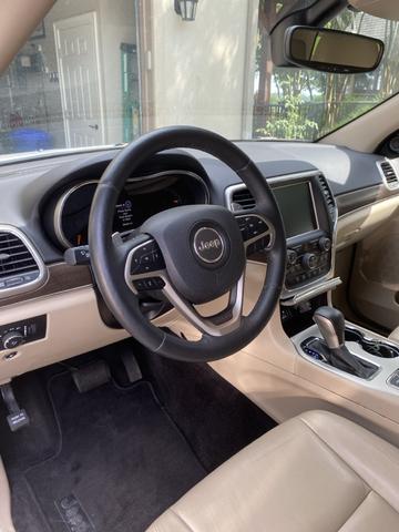Photo of 2017 White Jeep Grand Cherokee