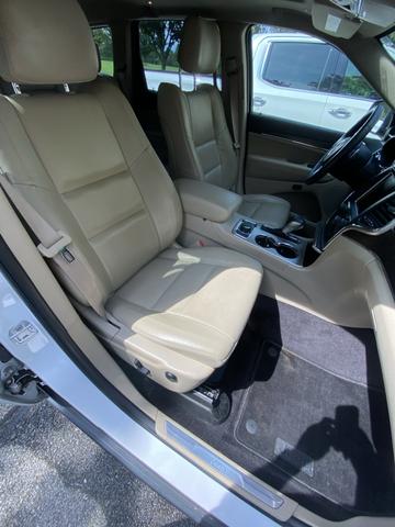 Photo of 2017 White Jeep Grand Cherokee