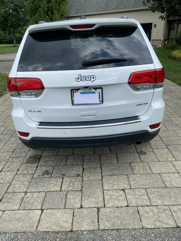 Photo of 2017 White Jeep Grand Cherokee