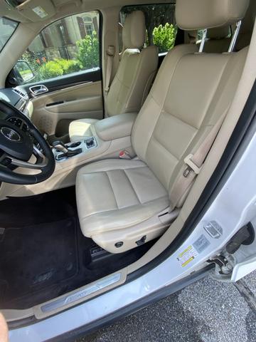 Photo of 2017 White Jeep Grand Cherokee