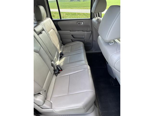 Photo of 2015 Black Honda Pilot