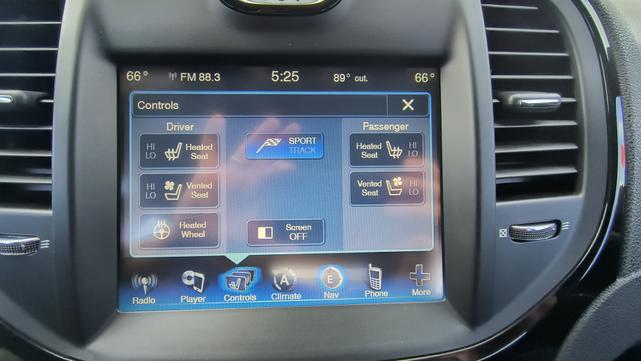 Photo of 2012 White Chrysler 300
