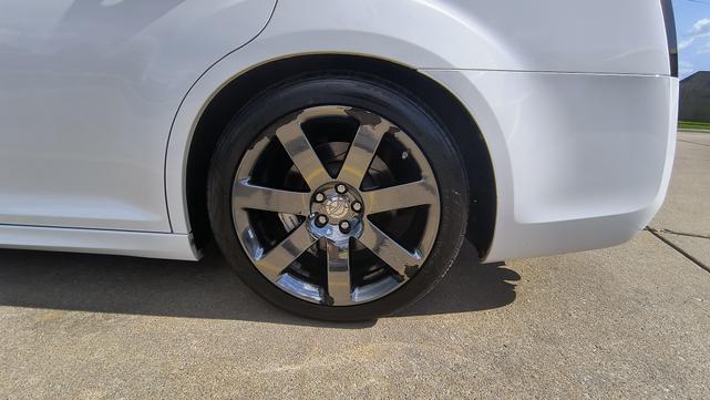 Photo of 2012 White Chrysler 300