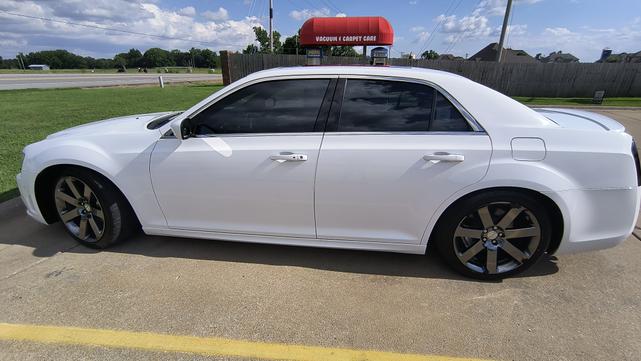 Photo of 2012 White Chrysler 300